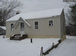 2961 Colon Dr, Akron, OH 44321