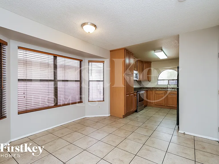 6410 W Townley Ave — Photo 6