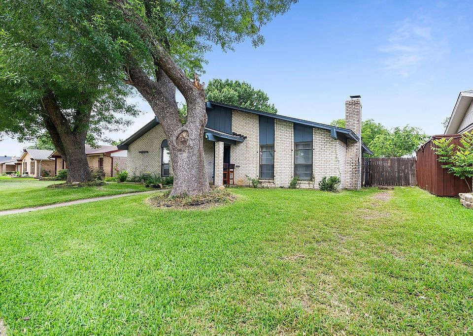 1st image of 948 Meadowcove Cir