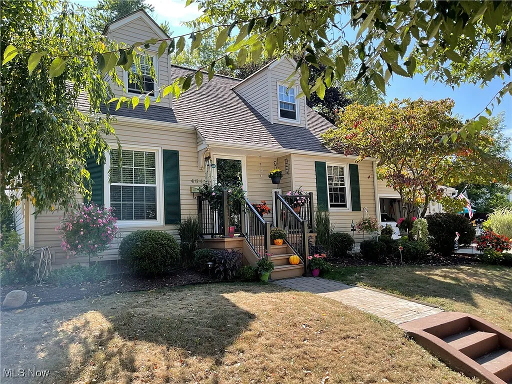 484 Reed Ave photo 1