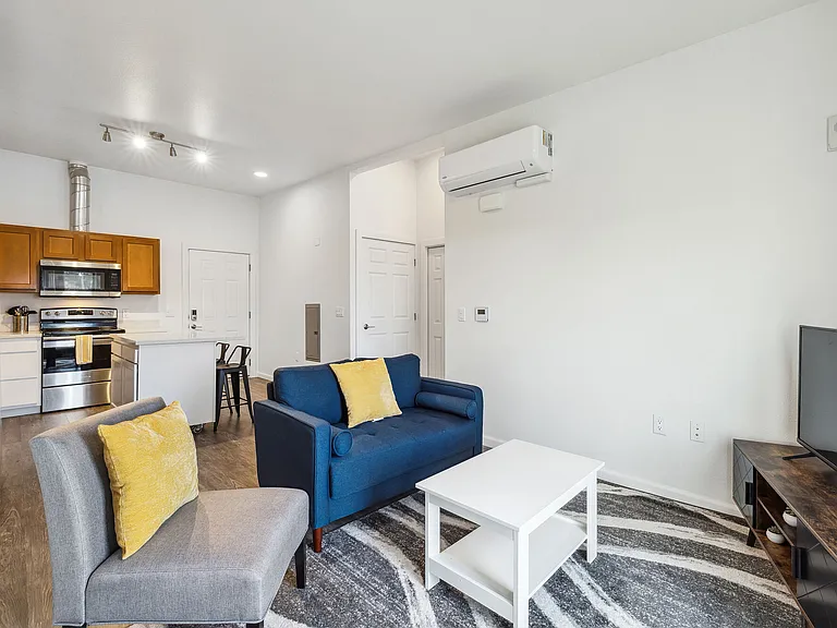 Pullman Lofts — Photo 33