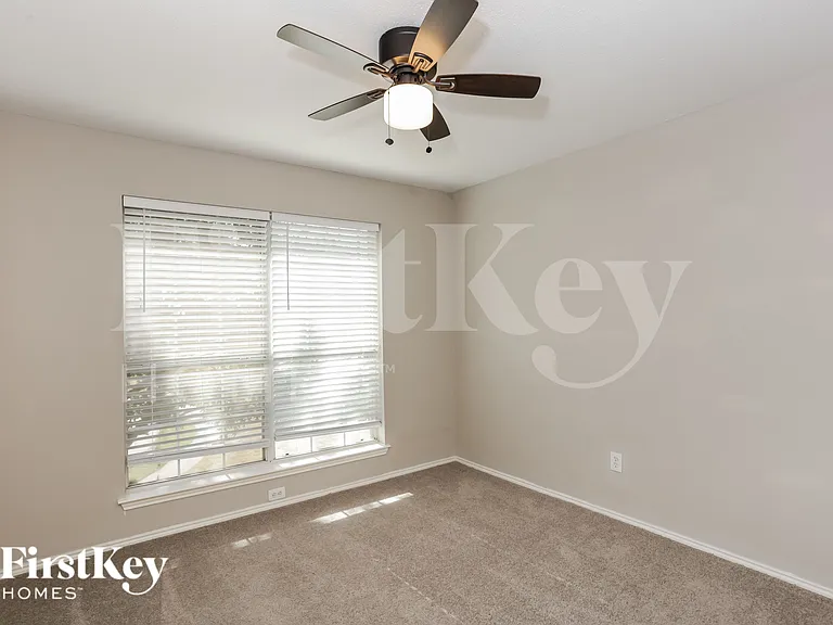 1146 Finch Cir — Photo 12