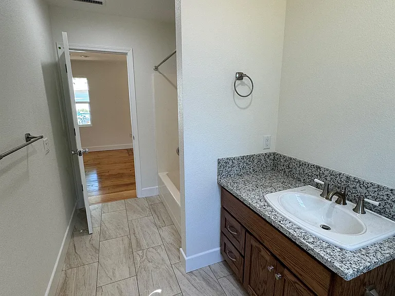 2718 Brown Ave — Photo 9