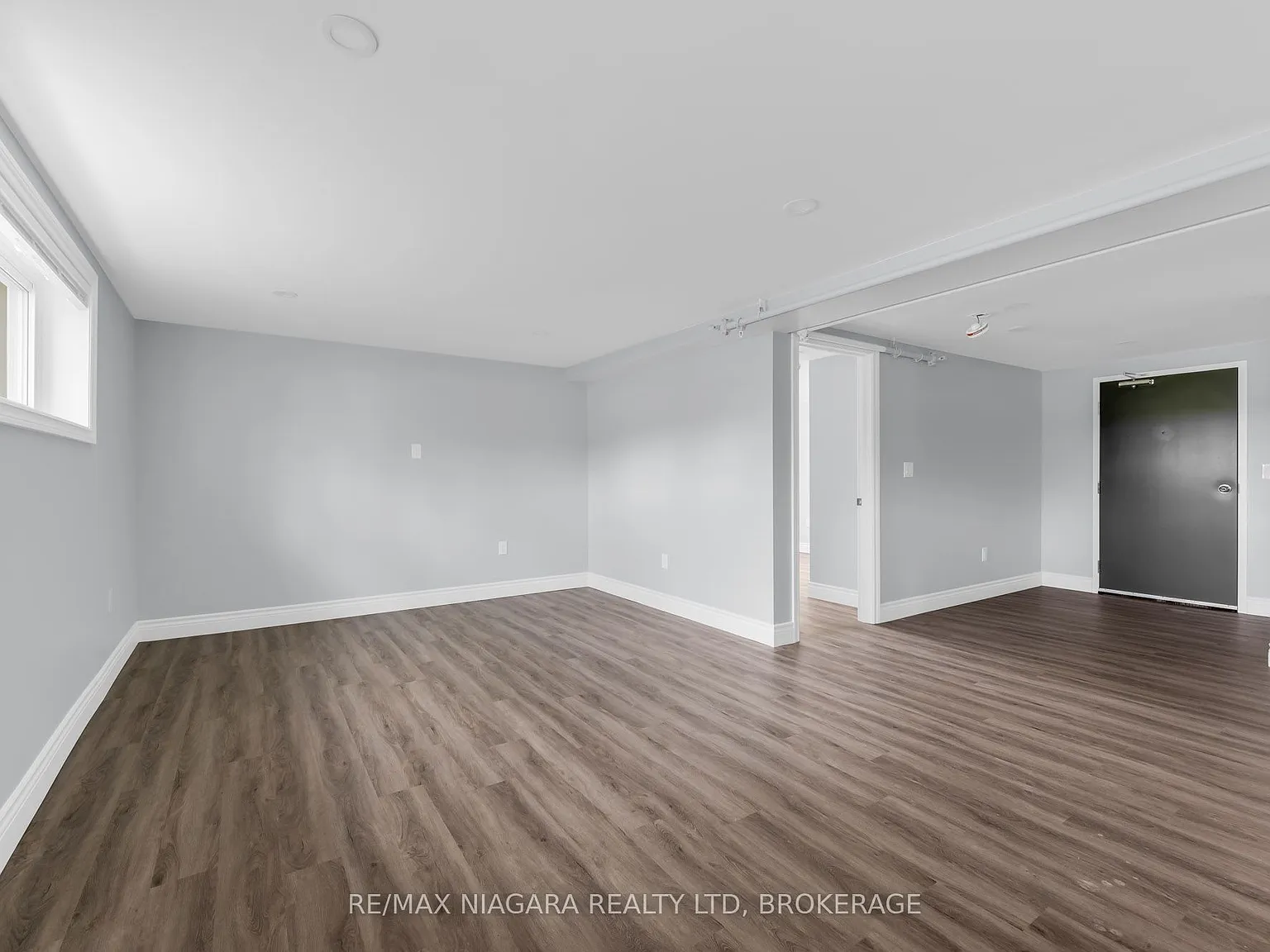 833 Foss Rd — Photo 4