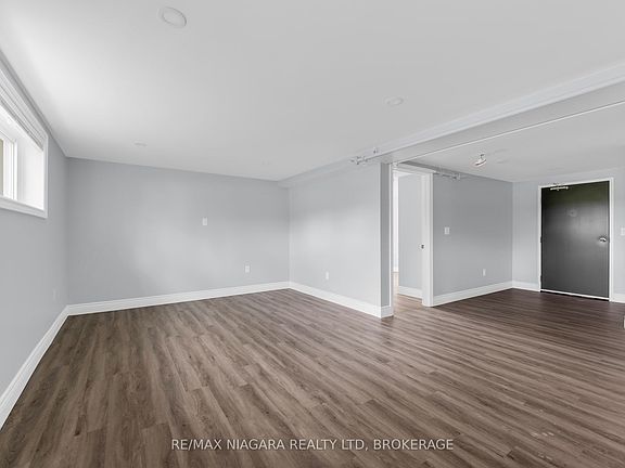 4th image of 833 Foss Rd #11