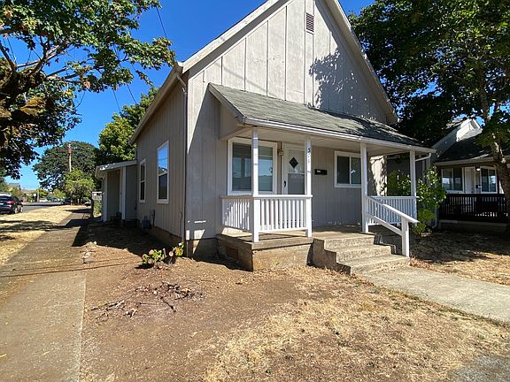 2nd image of 306 SE Maple St