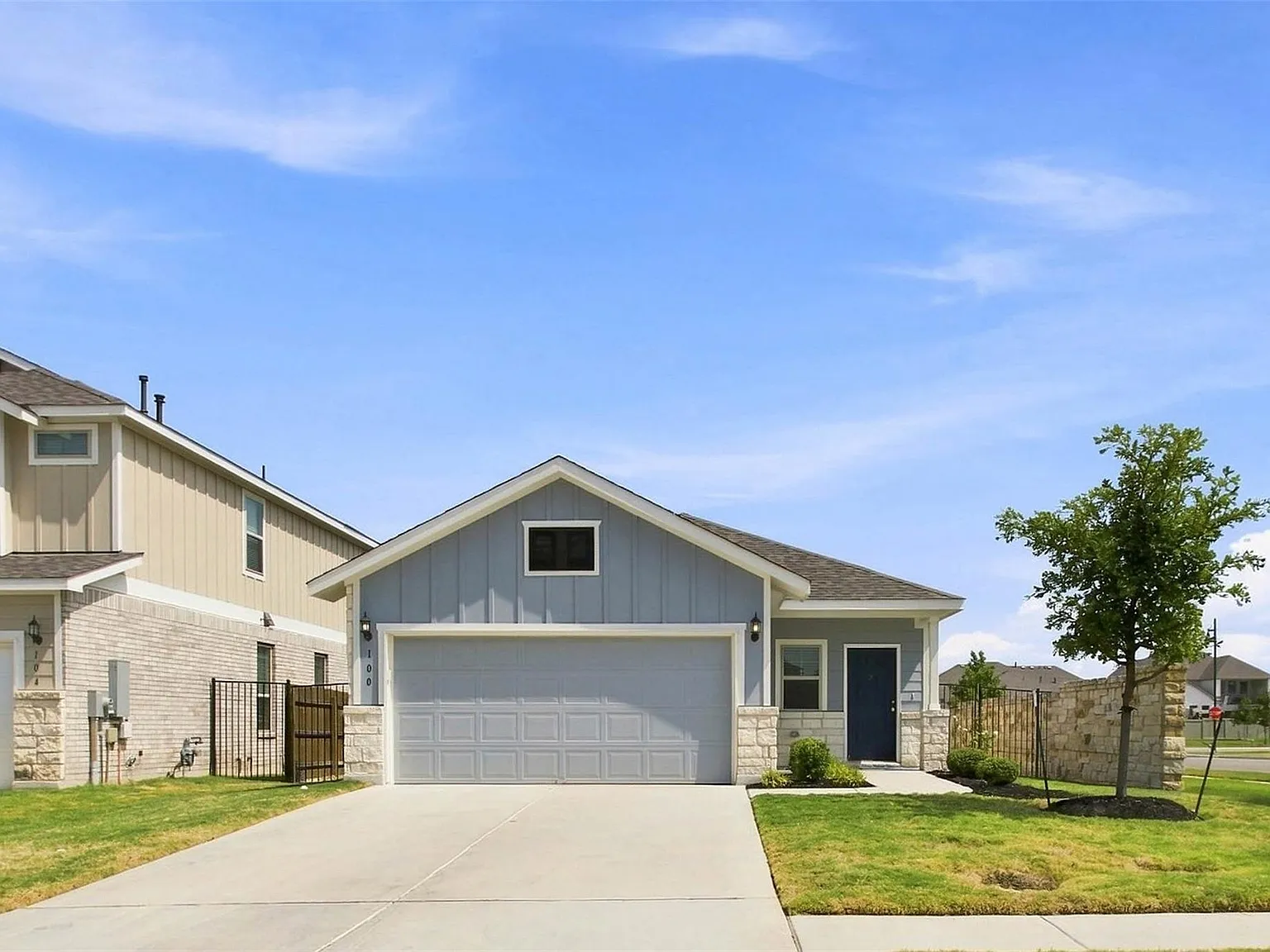 3 bed, 2.0 bath, 1560 sqft, $2,000 — Photo 2