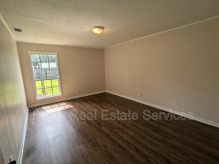 979 Live Oak Dr — Photo 8
