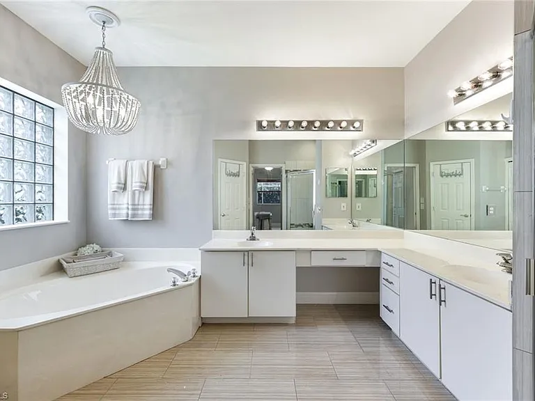 697 Crossfield Cir — Photo 13