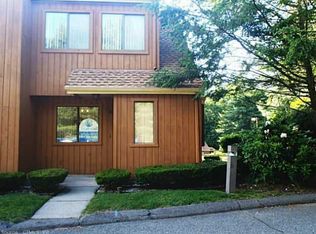 16 Macintosh Ln, Ansonia, CT 06401