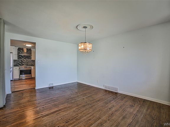 4th image of 211 W Elmview Ave