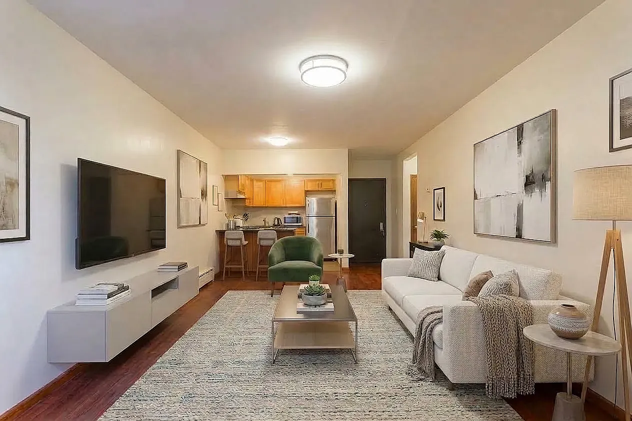 577 Warren Street — Photo 2