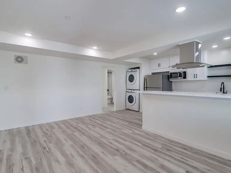 Welcome Surf House Villas E, a newly renovated luxury apartment community in the heart of Pacific... — Photo 7