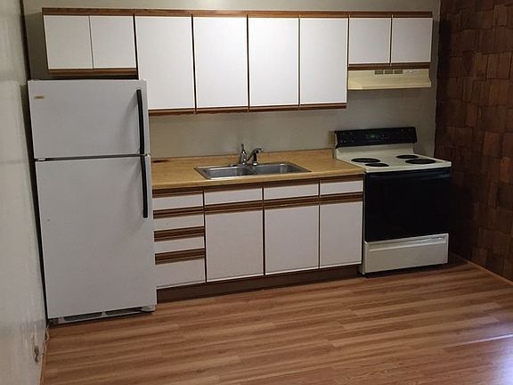 4th image of 164 NE Douglas St APT 8