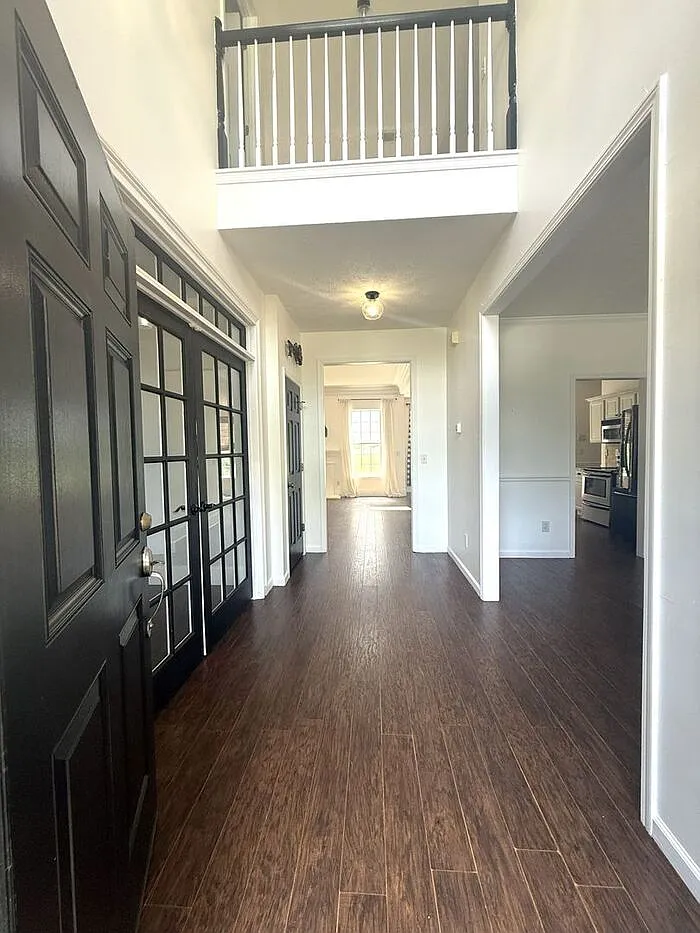 4 bed, 2.5 bath, 2283 sqft, $2,395 — Photo 3