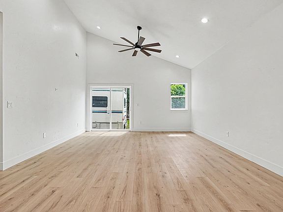 5th image of 801 8th St