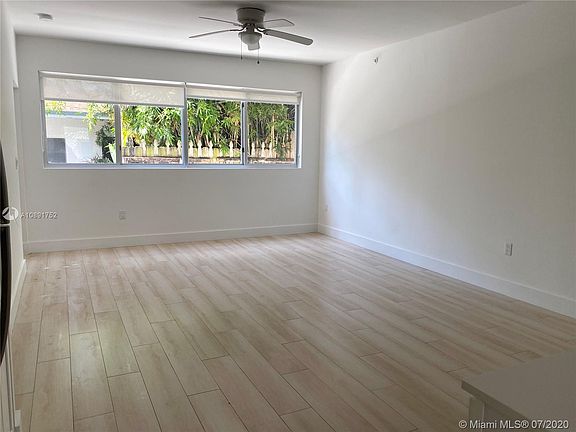3rd image of 942 N Michigan Ave #5