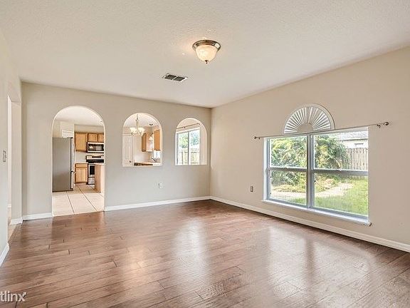 4th image of 321 McKay Blvd