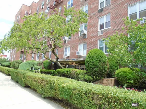 2265 Gerritsen Avenue image 1 of 3