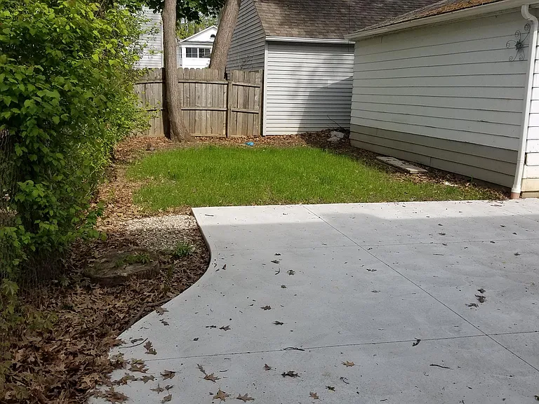 1177 Gladys Ave — Photo 17