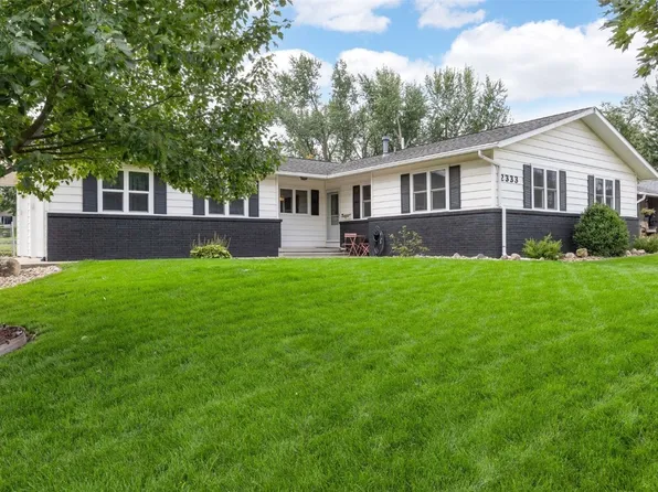 2333 Brookland Dr NE, Cedar Rapids, IA 52402