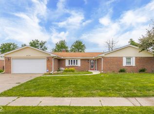 4730 Woodcrest Dr, Columbus, IN 47203