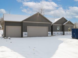 964 E Hawthorn Ln, Columbia City, IN 46725