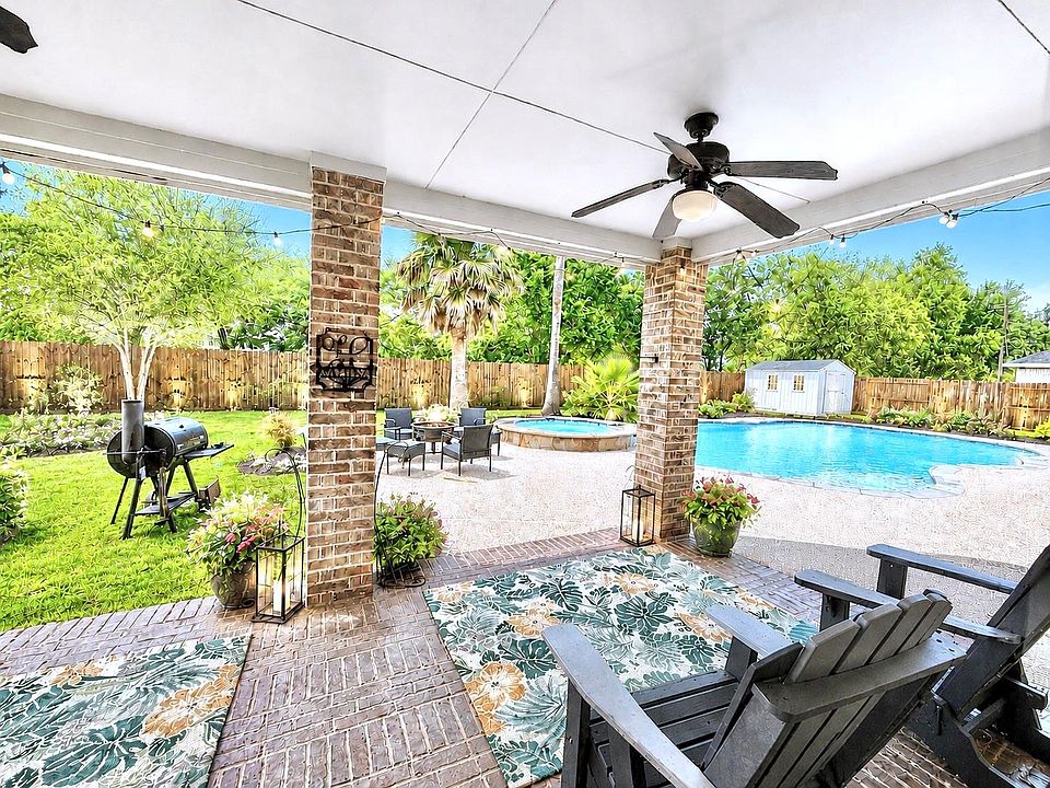1st image of 2410 Lakeway Dr