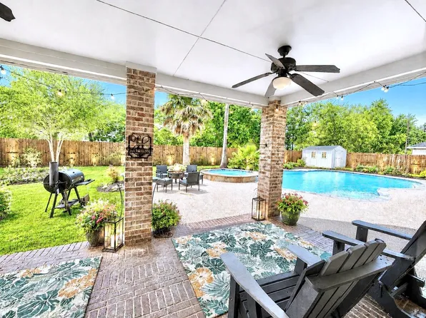 2410 Lakeway Dr, Friendswood, TX 77546