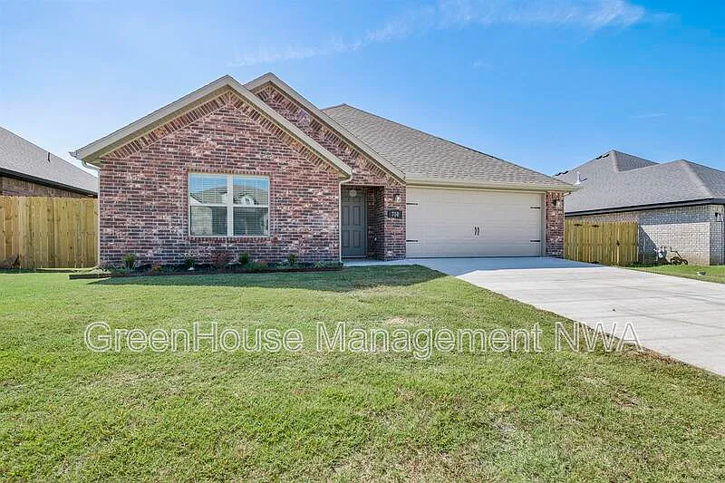 3 bed, 2.0 bath, 1982 sqft, $1,795 — Photo 2
