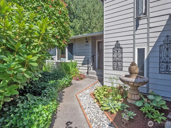 8821 221st Place SW, Edmonds, WA 98026