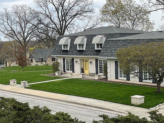 2nd image of 1636 Alta Vista Ave