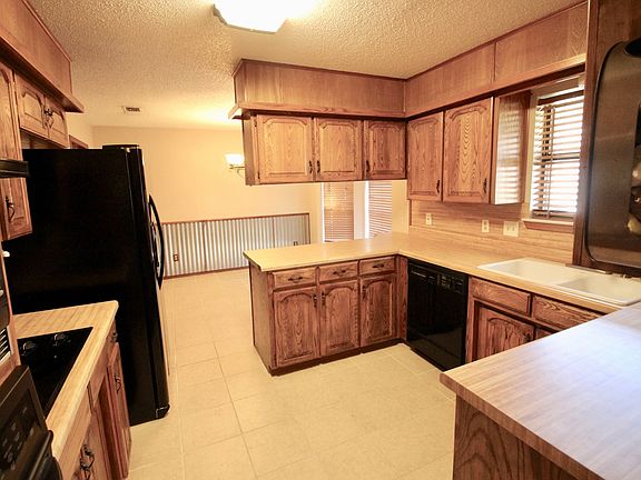 4th image of 1812 E Bankhead Dr