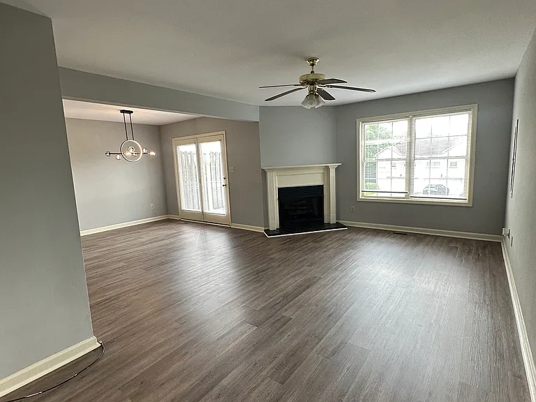 529-531 Big Bear Ln — Photo 2