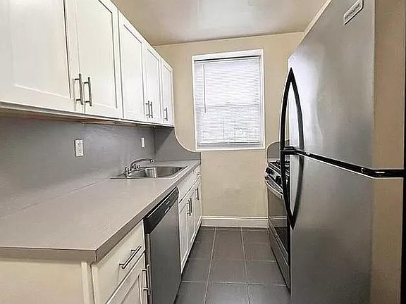 3rd image of 87-24 Midland Pkwy #5I