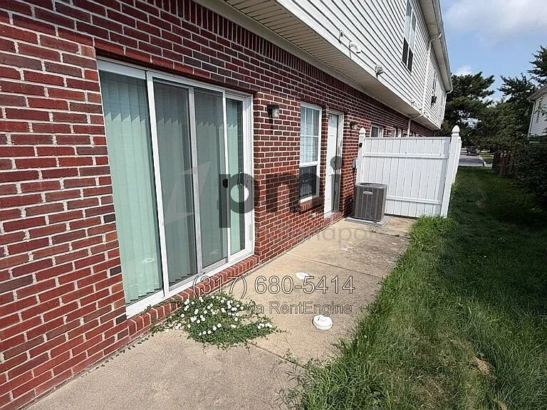 1811 Winfield Park Dr — Photo 3