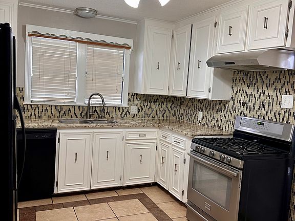 3rd image of 414 E School St