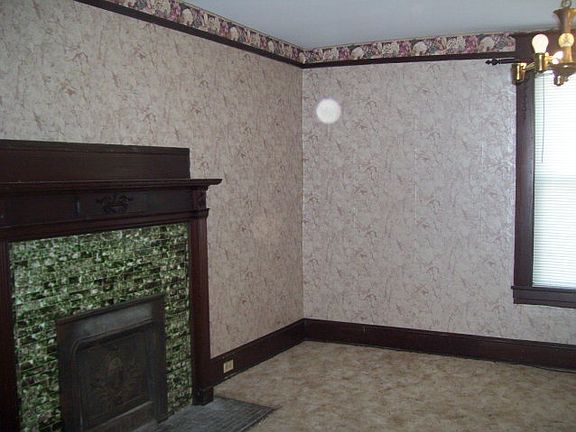 3rd image of 301 3rd Ave W