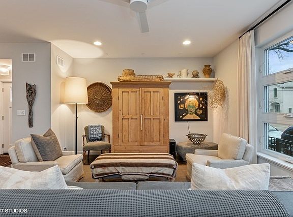 4th image of 1807 W Wabansia Ave #2
