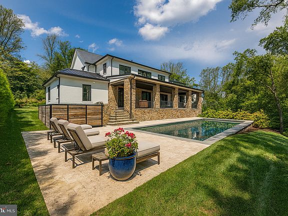 5th image of 1011 Langley Hill Dr
