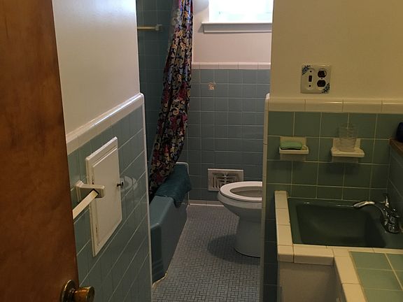 5th image of 21700 Parkway St