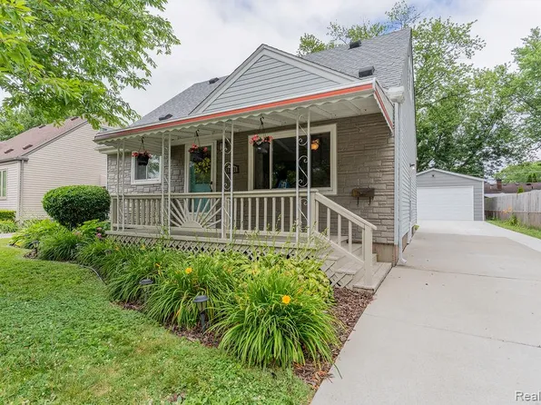23631 Beverly St, Saint Clair Shores, MI 48082