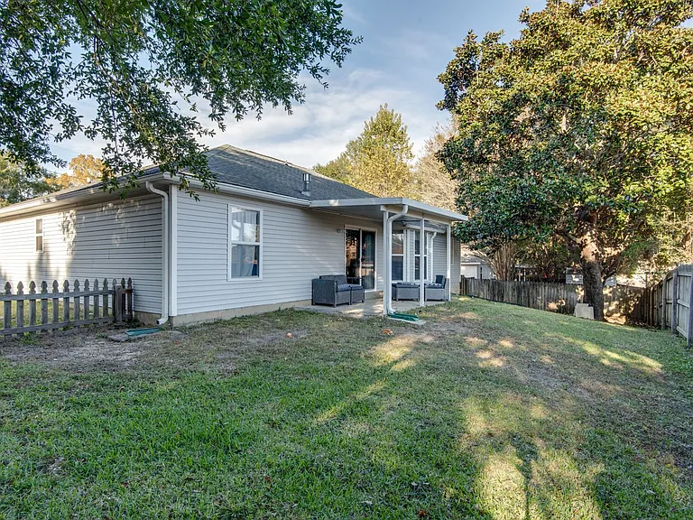 128 Menzel St — Photo 27