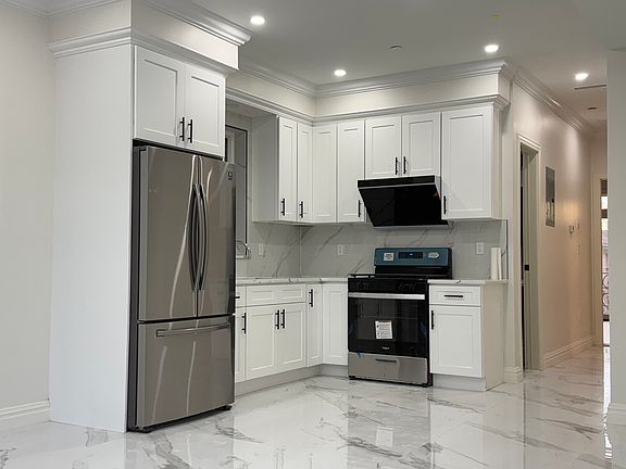 3rd image of 5716 162nd St #2