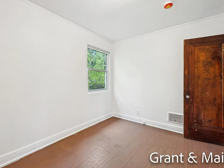 19250 Charest St — Photo 15