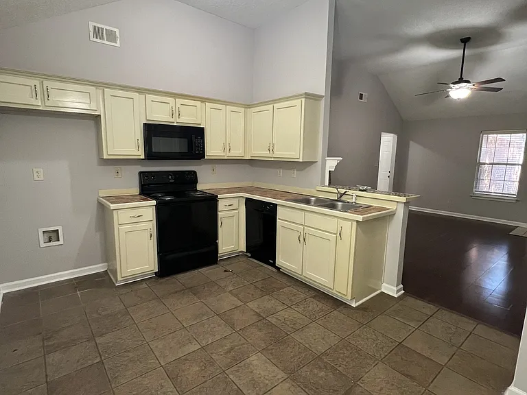 9274 Charly Hill Ln — Photo 5