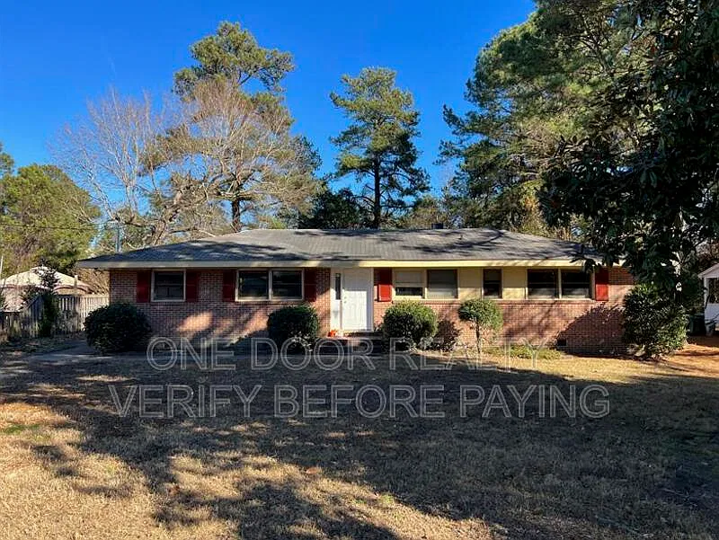4 bed, 1.5 bath, 1400 sqft, $4,325 — Photo 1