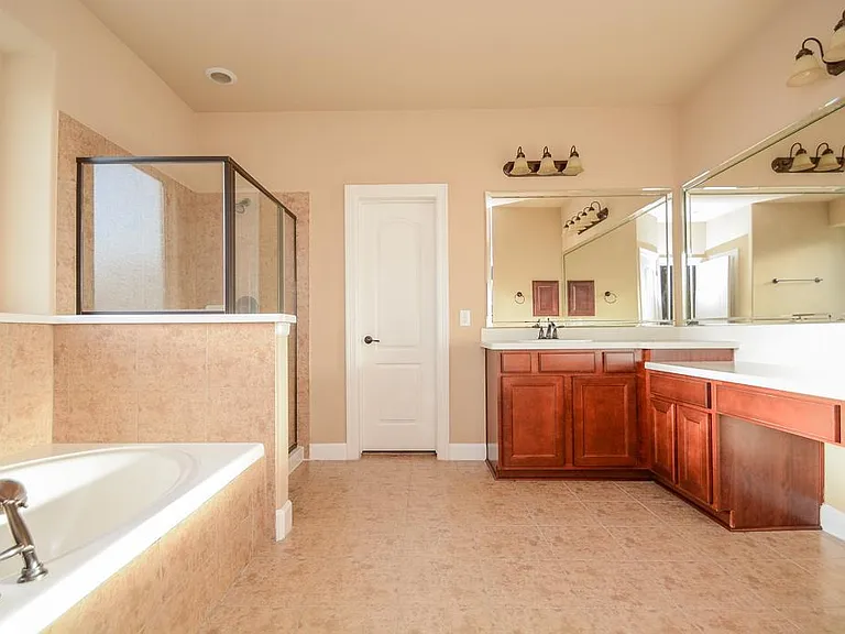 25939 Celtic Terrace Dr — Photo 18