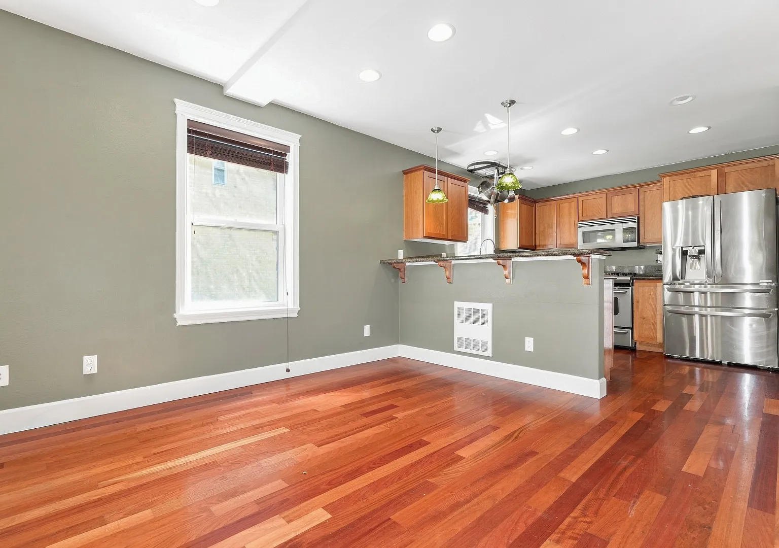 *Beautiful Ballard Townhome With Spacious Fenced Yard & Attached Garage For Rent* Available For M... — Photo 4