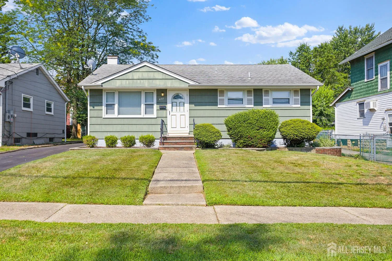 637 Harrell Ave photo 1